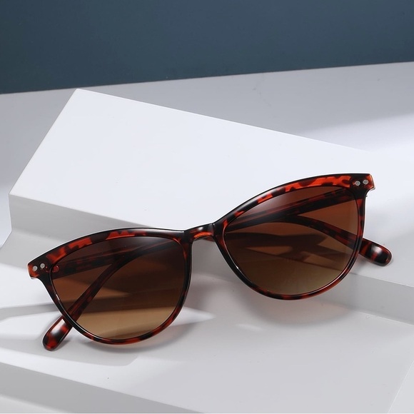 NEW Red Leopard Tortoiseshell Full Rimmed Cat Eye Style Sunglasses - Picture 1 of 4